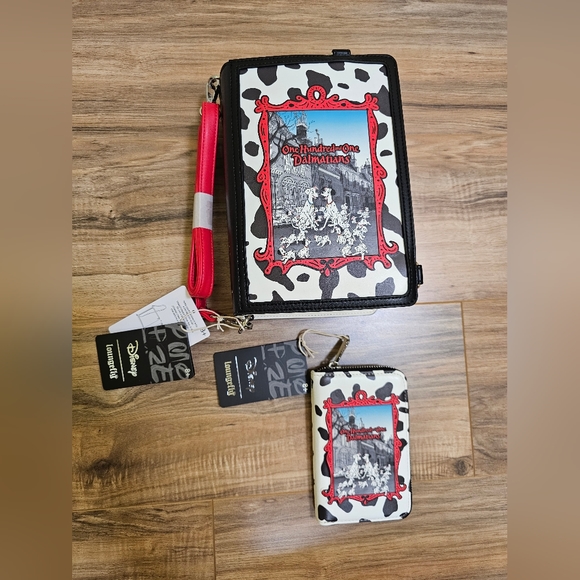 Loungefly 101 Dalmatians Book Convertible Crossbody Bag/Backpack and a wallet - Picture 3 of 9